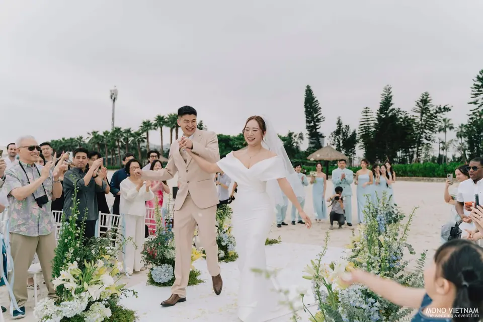 Khoảnh khắc thực tế trong lễ cưới do MC Sơn Tùng đồng hành