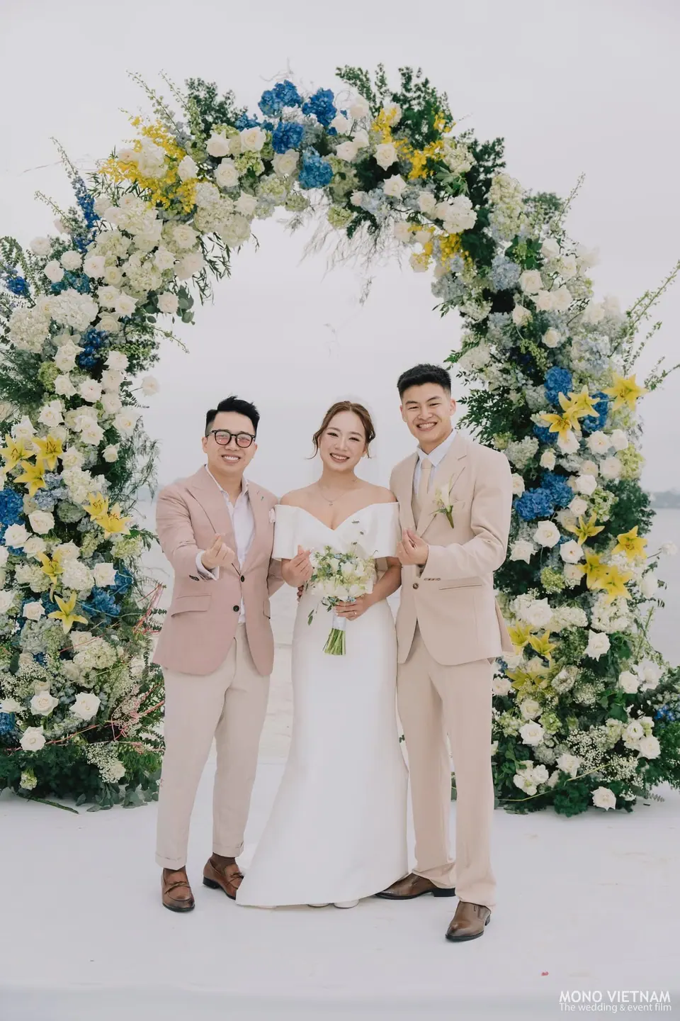 Khoảnh khắc thực tế trong lễ cưới do MC Sơn Tùng đồng hành