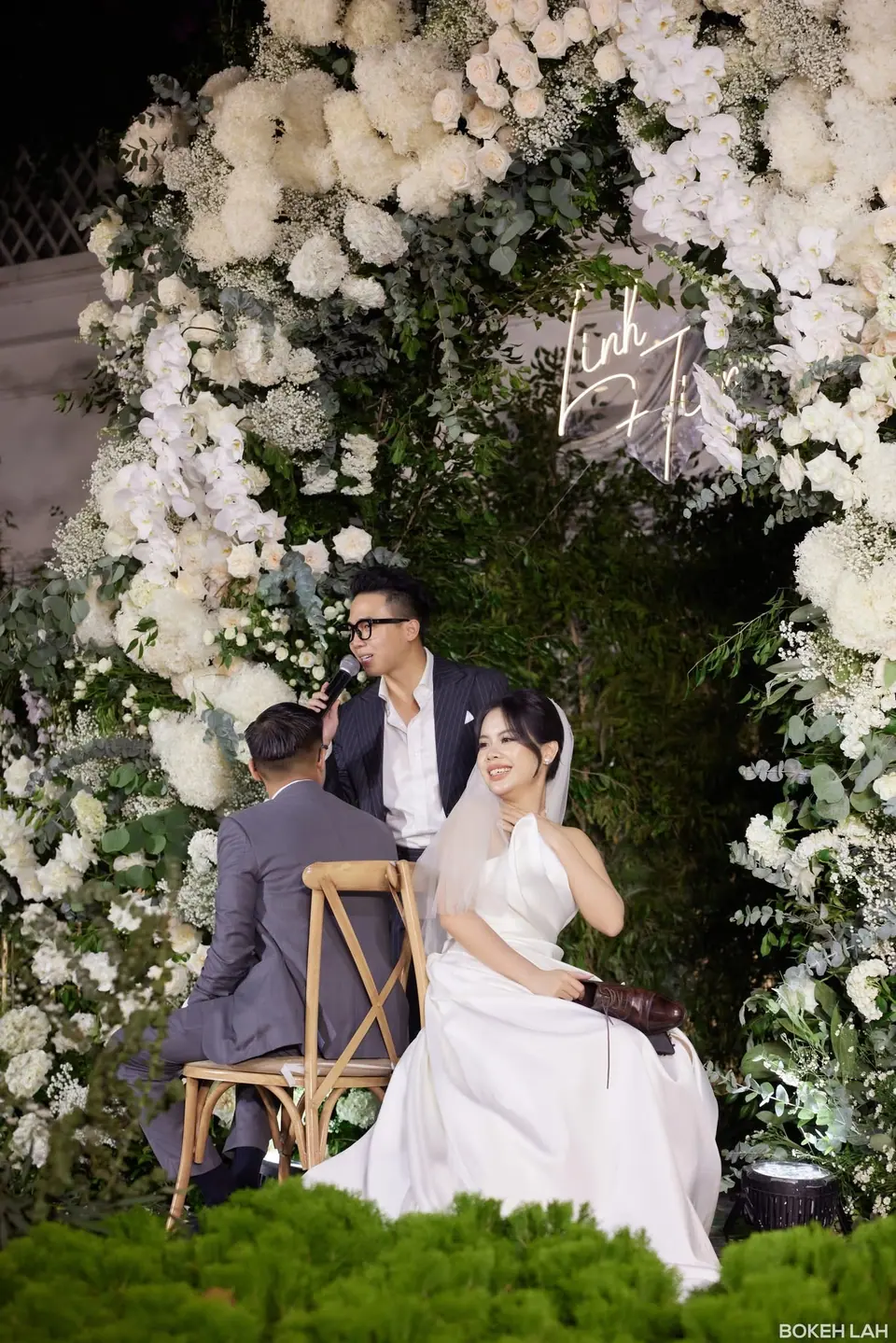 Khoảnh khắc thực tế trong lễ cưới do MC Sơn Tùng đồng hành