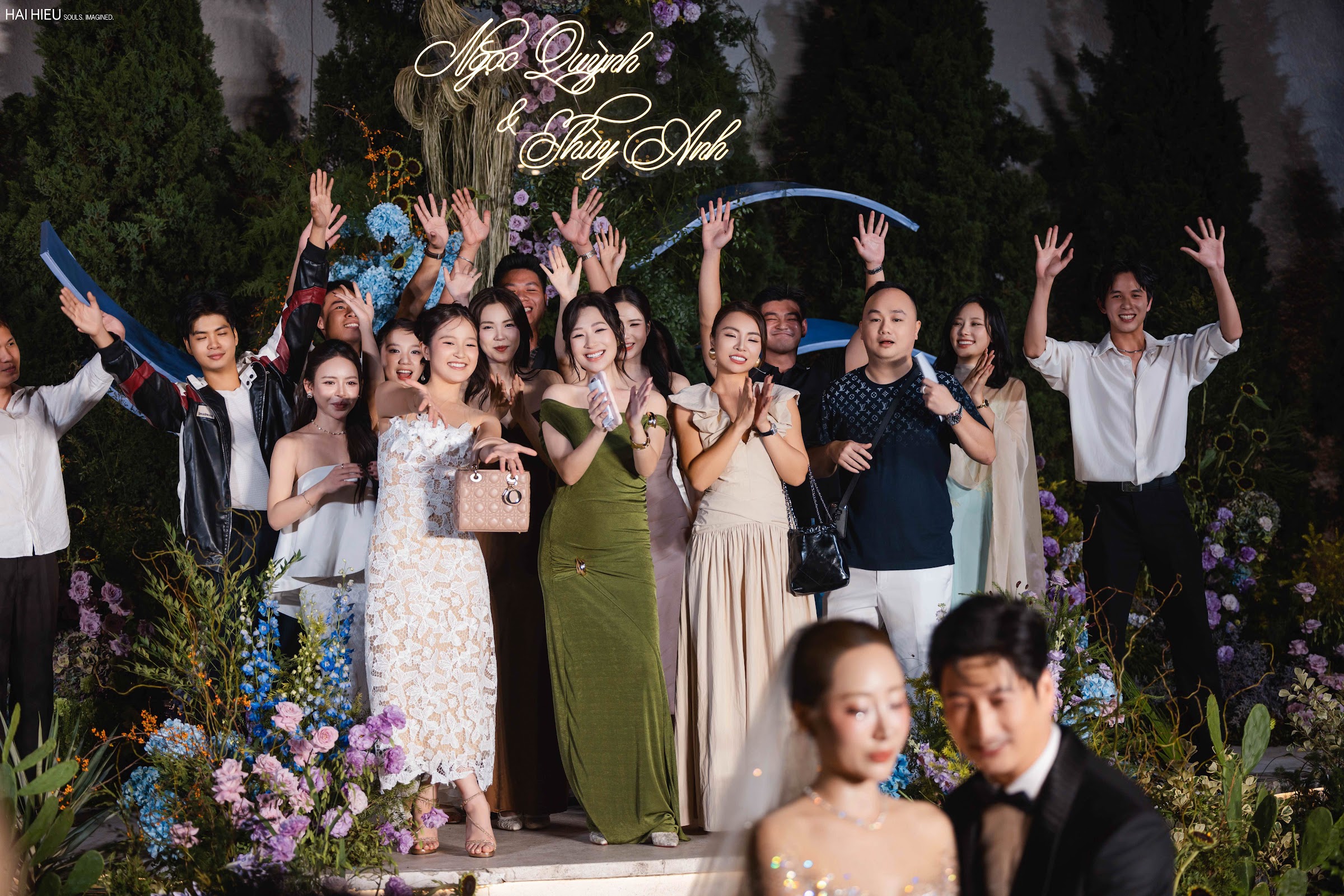 Khoảnh khắc thực tế trong lễ cưới do MC Sơn Tùng đồng hành