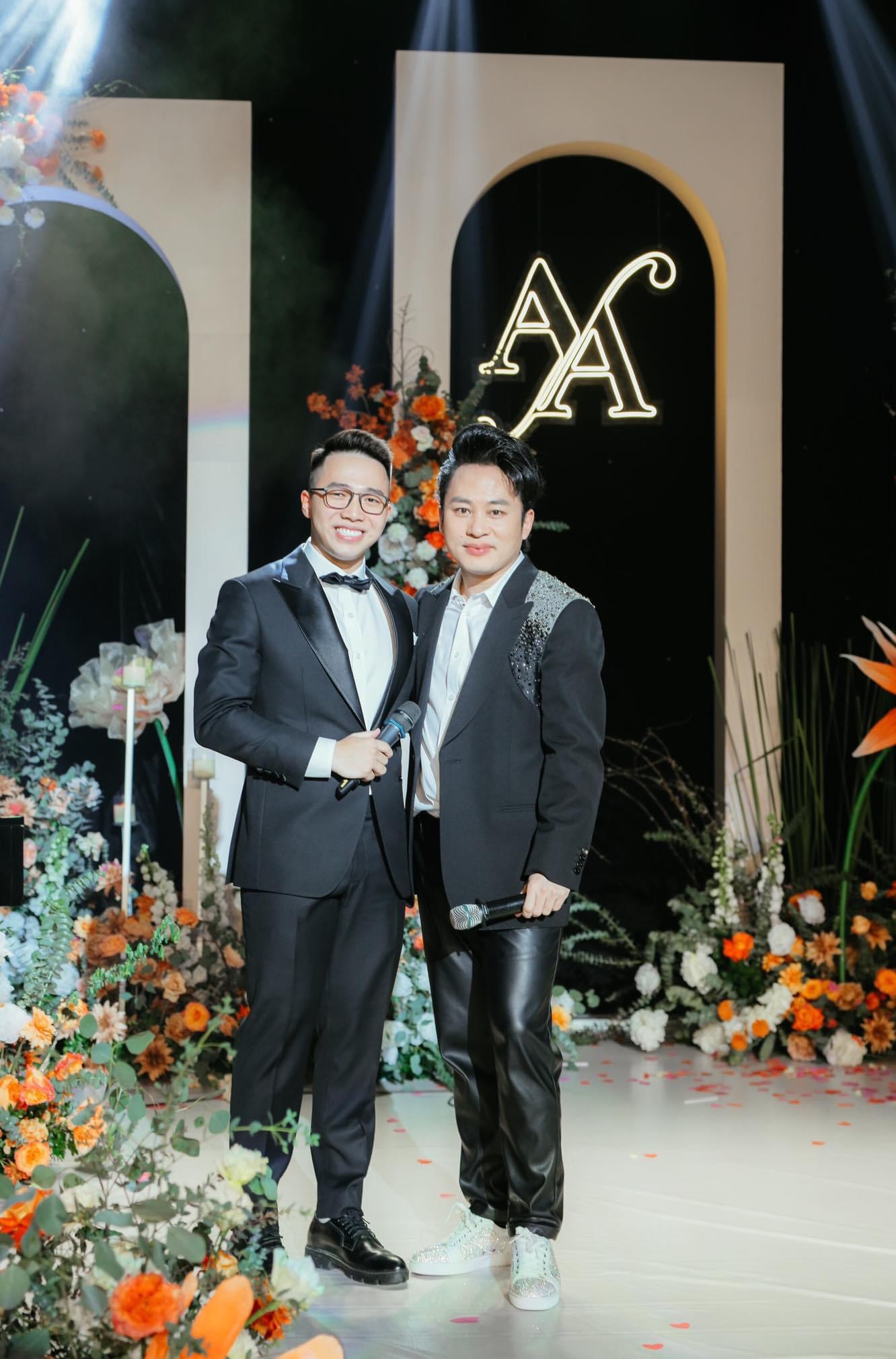 Ảnh MC Sơn Tùng cùng Ca sĩ Tùng Dương