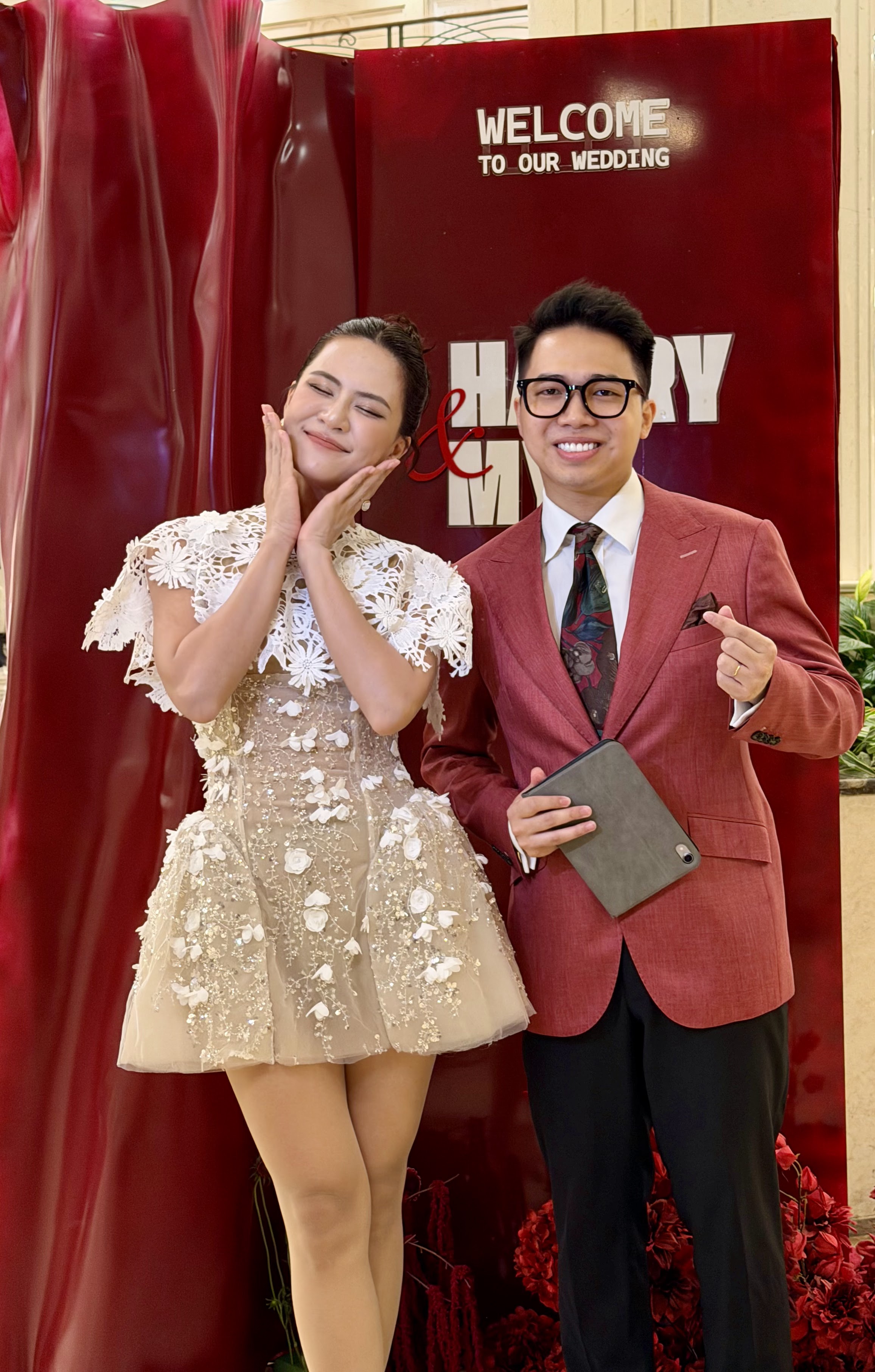 Ảnh MC Sơn Tùng cùng Ca sĩ Hà Nhi