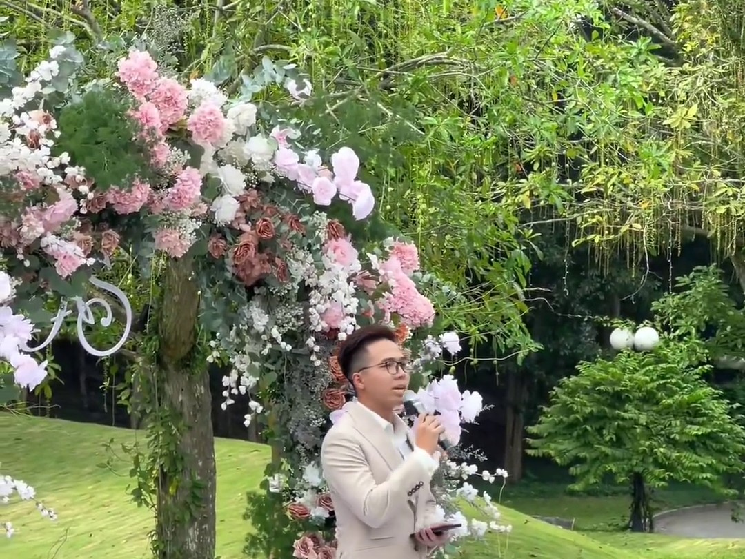 Hình đại diện video Lời dẫn mở đầu từ câu chuyện tình yêu tại Pháp
