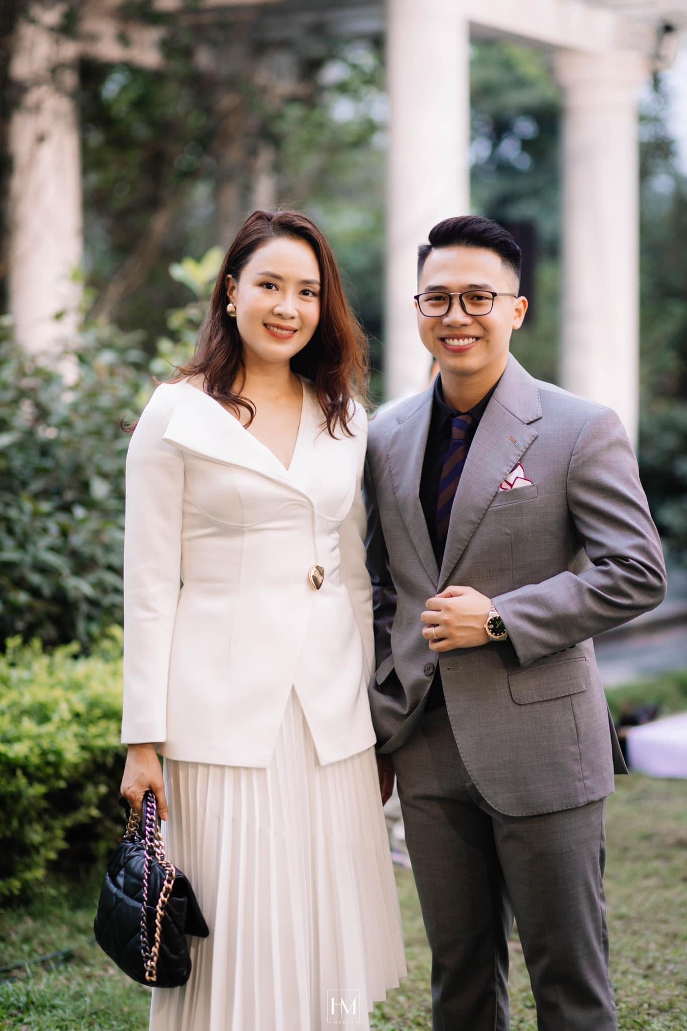 Ảnh MC Sơn Tùng cùng Diễn viên Hồng Diễm
