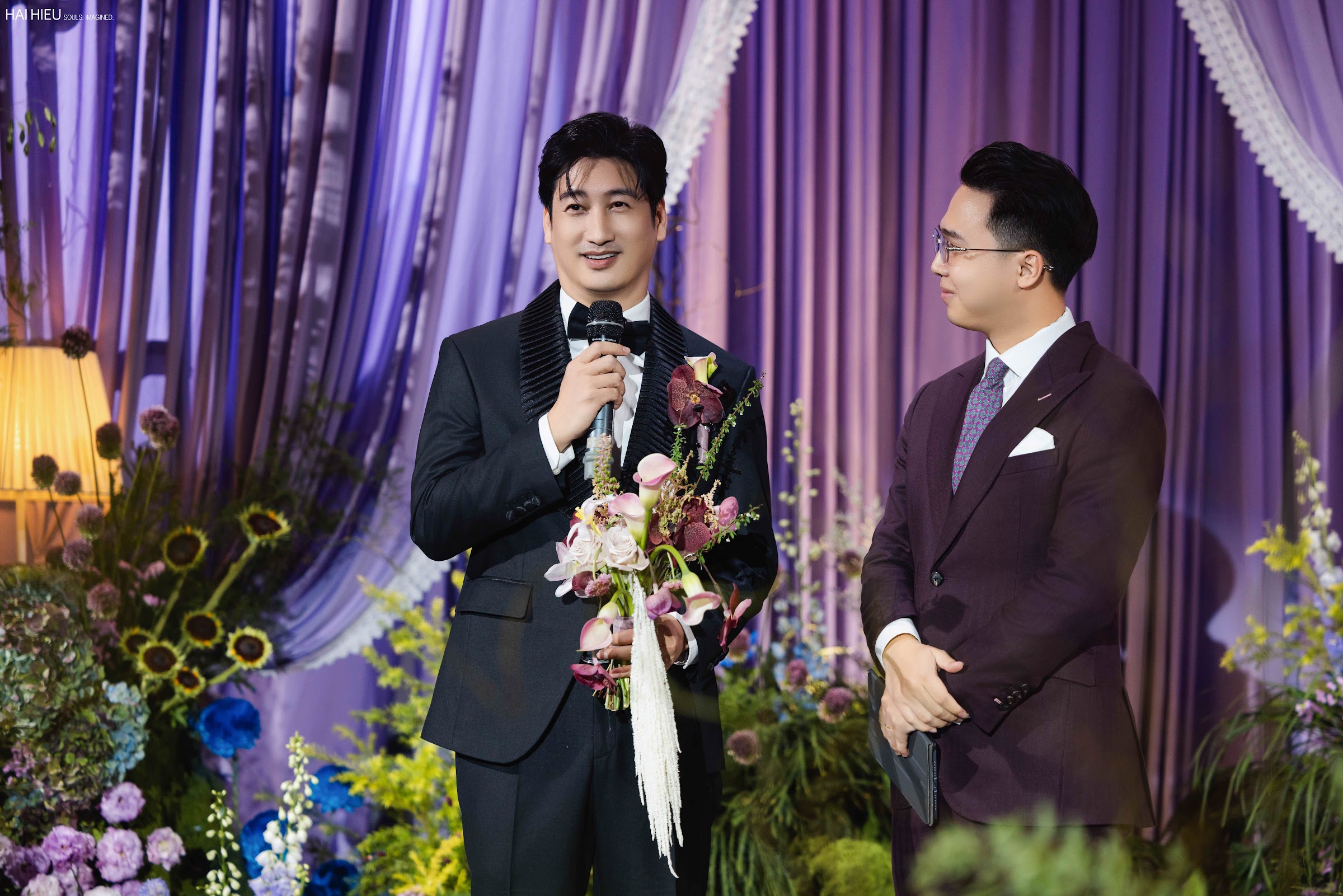 MC Sơn Tùng dẫn và đồng hành trong tiệc cưới thực tế